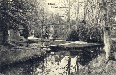 10822 Gezicht in het park en op de voor- en rechtergevel van het kasteel Rijnhuizen te Jutphaas uit het noordoosten. ...